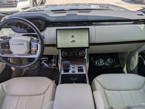 Used 2023 Land Rover Range Rover Long Wheelbase SE AWD/4WD image 17
