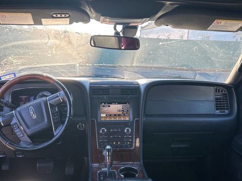 Used 2017 Lincoln Navigator L Select image 17