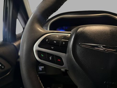 Used 2025 Chrysler Pacifica Select FWD image 15