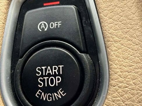 Used 2018 BMW 320i xDrive Sedan w/ Convenience Package image 31