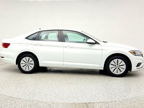 Used 2019 Volkswagen Jetta R-Line FWD image 4