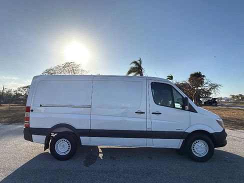 Used 2015 Mercedes-Benz Sprinter 2500 image 7
