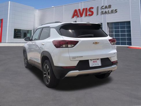 Used 2025 Chevrolet TrailBlazer LT AWD/4WD image 9