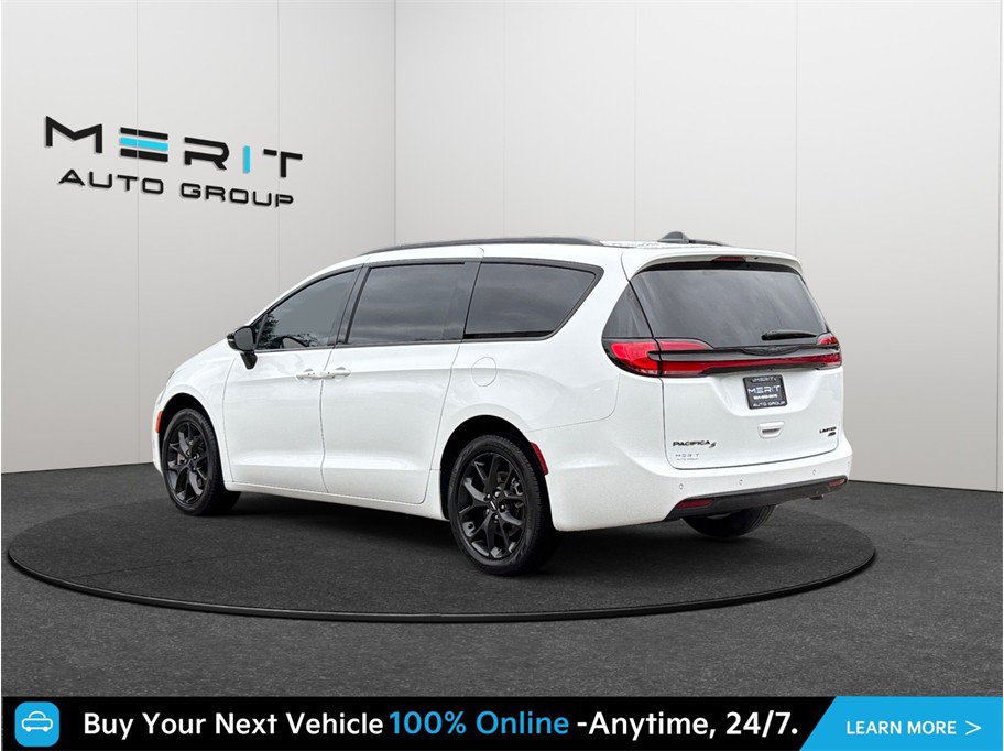 Used 2024 Chrysler Pacifica Limited w/ S Appearance Package AWD/4WD image 7