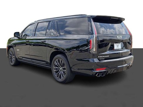 Used 2023 Cadillac Escalade ESV V w/ LPO, ONYX Package AWD/4WD image 4