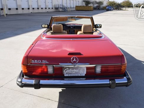 Used 1988 Mercedes-Benz 560 SL image 4