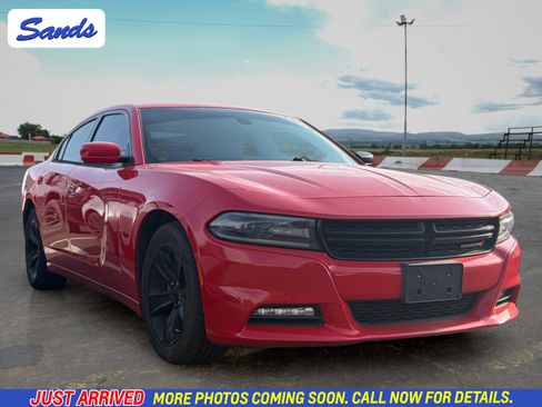 Used 2017 Dodge Charger SXT RWD image 1