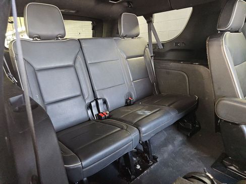 Used 2023 Chevrolet Suburban Premier AWD/4WD image 15
