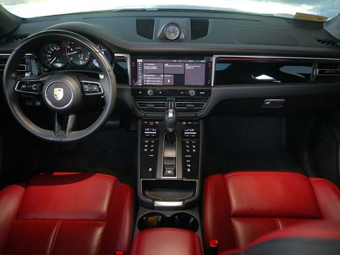 Used 2024 Porsche Macan image 17