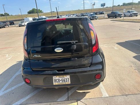 Used 2017 Kia Soul FWD image 6