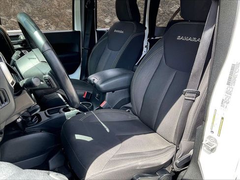 Used 2018 Jeep Wrangler Unlimited Sahara w/ Connectivity Group image 20