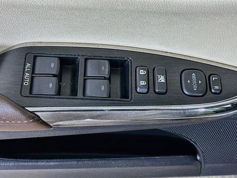 Used 2017 Toyota Avalon XLE Plus w/ All Weather Liner Package FWD image 15
