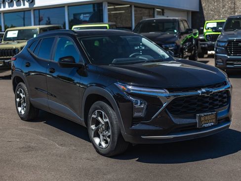 Used 2024 Chevrolet Trax LT FWD image 6