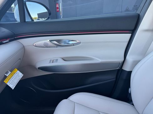 Used 2026 Genesis GV70 2.5T Select image 16