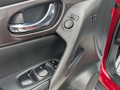 Used 2019 Nissan Rogue SV w/ Sun & Sound Touring Package image 37