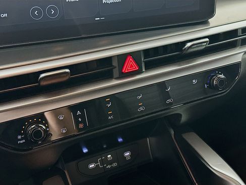 Used 2025 Kia Sorento LX image 23