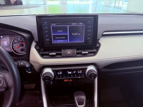 Used 2019 Toyota RAV4 XLE Premium FWD image 24