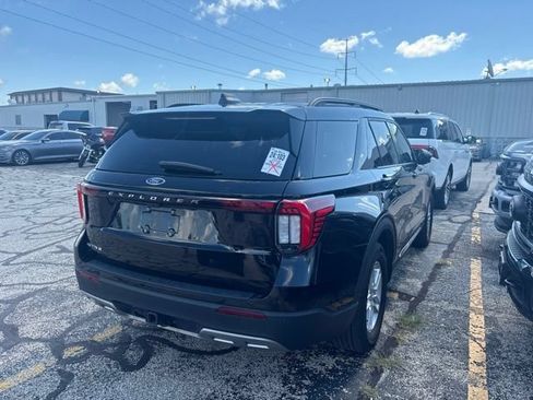 Used 2025 Ford Explorer Active w/ Active Comfort Package RWD image 4
