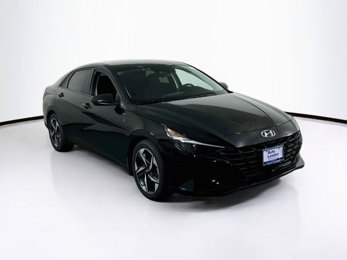 Used 2023 Hyundai Elantra SEL w/ Convenience Package FWD image 3