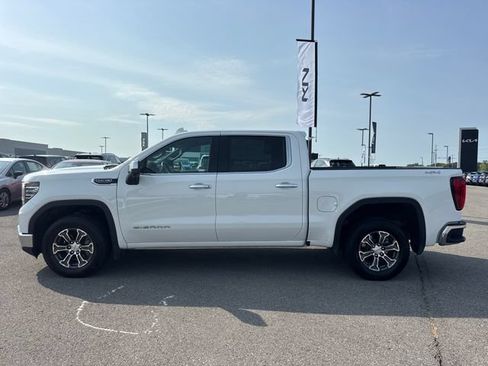 Used 2025 GMC Sierra 1500 SLT AWD/4WD image 2