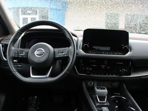 Used 2021 Nissan Rogue Platinum AWD/4WD image 16