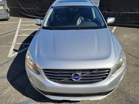 Used 2015 Volvo XC60 T5 Premier w/ Proximity Package FWD image 9