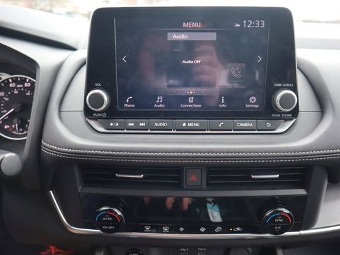 Certified 2025 Nissan Rogue SV AWD/4WD image 19