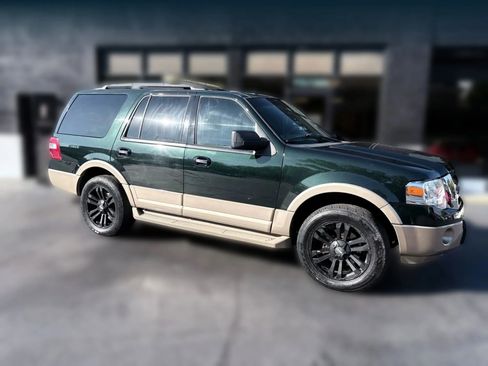 Used 2014 Ford Expedition XLT w/ Equipment Group 202A image 7