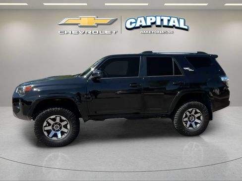 Used 2017 Toyota 4Runner TRD Off-Road AWD/4WD image 2