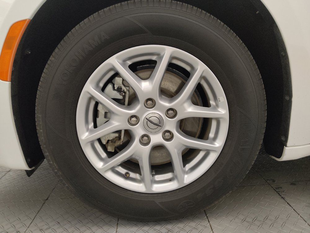 Used 2023 Chrysler Voyager LX FWD image 31