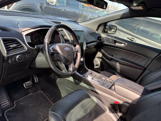 Used 2021 Ford Edge ST-Line w/ Class II Trailer Tow Package AWD/4WD image 6