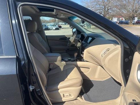 Used 2015 Nissan Pathfinder Platinum image 17