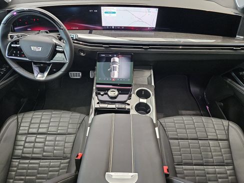 Certified 2025 Cadillac Escalade ESV V AWD/4WD image 26