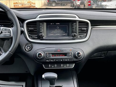Used 2020 Kia Sorento S image 6