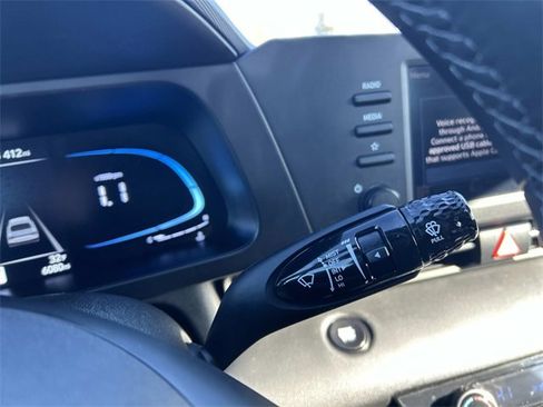 Used 2025 Hyundai Elantra Sport image 25