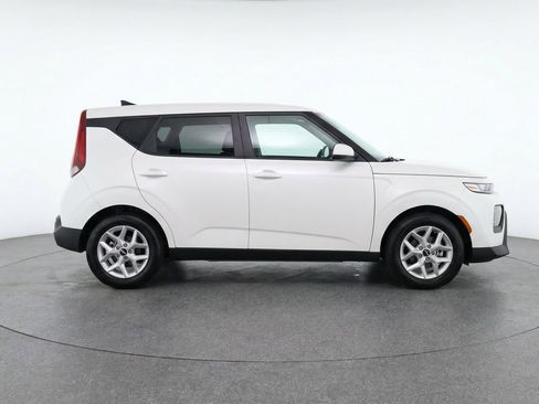 Used 2025 Kia Soul LX w/ LX Technology Package FWD image 11