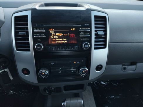 Used 2014 Nissan Frontier SV image 7