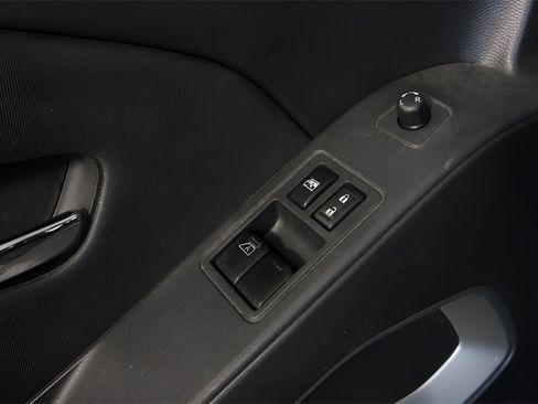 Used 2022 Nissan Frontier SV image 9