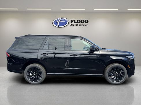 New 2026 Lincoln Navigator Reserve w/ Jet Appearance Package AWD/4WD image 4