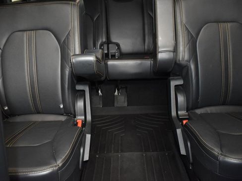 Used 2024 Ford Expedition Platinum image 28