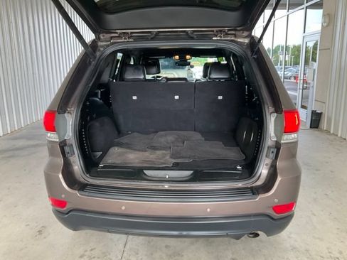 Used 2018 Jeep Grand Cherokee Laredo RWD image 16