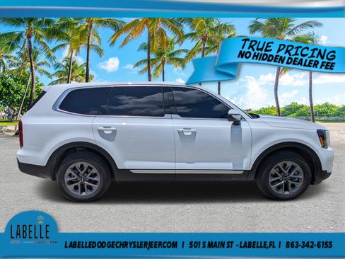 Used 2025 Kia Telluride LX FWD image 2