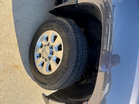 Used 2011 GMC Sierra 2500 SLT w/ SLT Convenience Package image 21