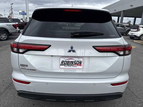 Used 2022 Mitsubishi Outlander ES image 6