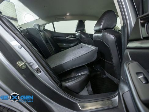 Used 2018 Nissan Maxima SR w/ Midnight Edition FWD image 37