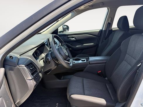Used 2024 Nissan Rogue SV AWD/4WD image 9