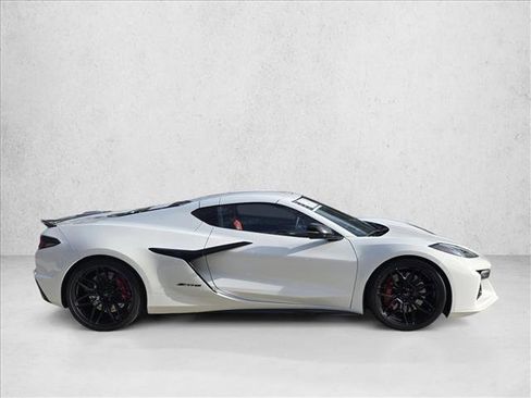 Used 2025 Chevrolet Corvette Z06 image 4