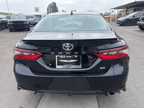 Used 2024 Toyota Camry SE image 4