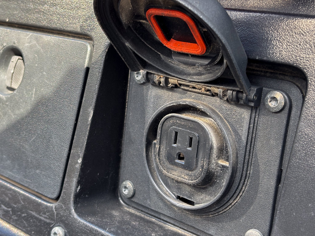 Used 2013 Toyota Tacoma 4x4 Access Cab V6 w/ TRD Off-Road Pkg image 9