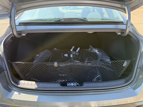 New 2025 Hyundai Elantra Limited FWD image 10
